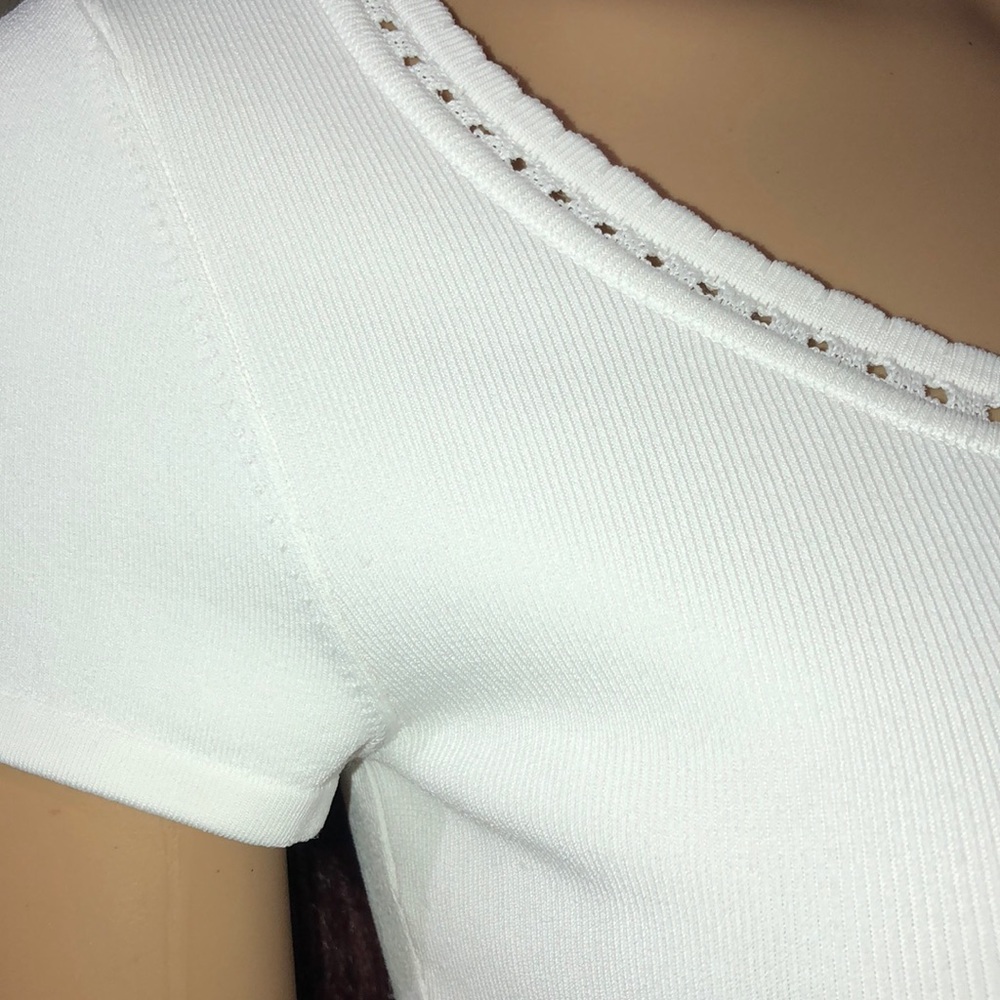 Gorgeous lots of style Body skimming Dress. - Picture 3 of 8
